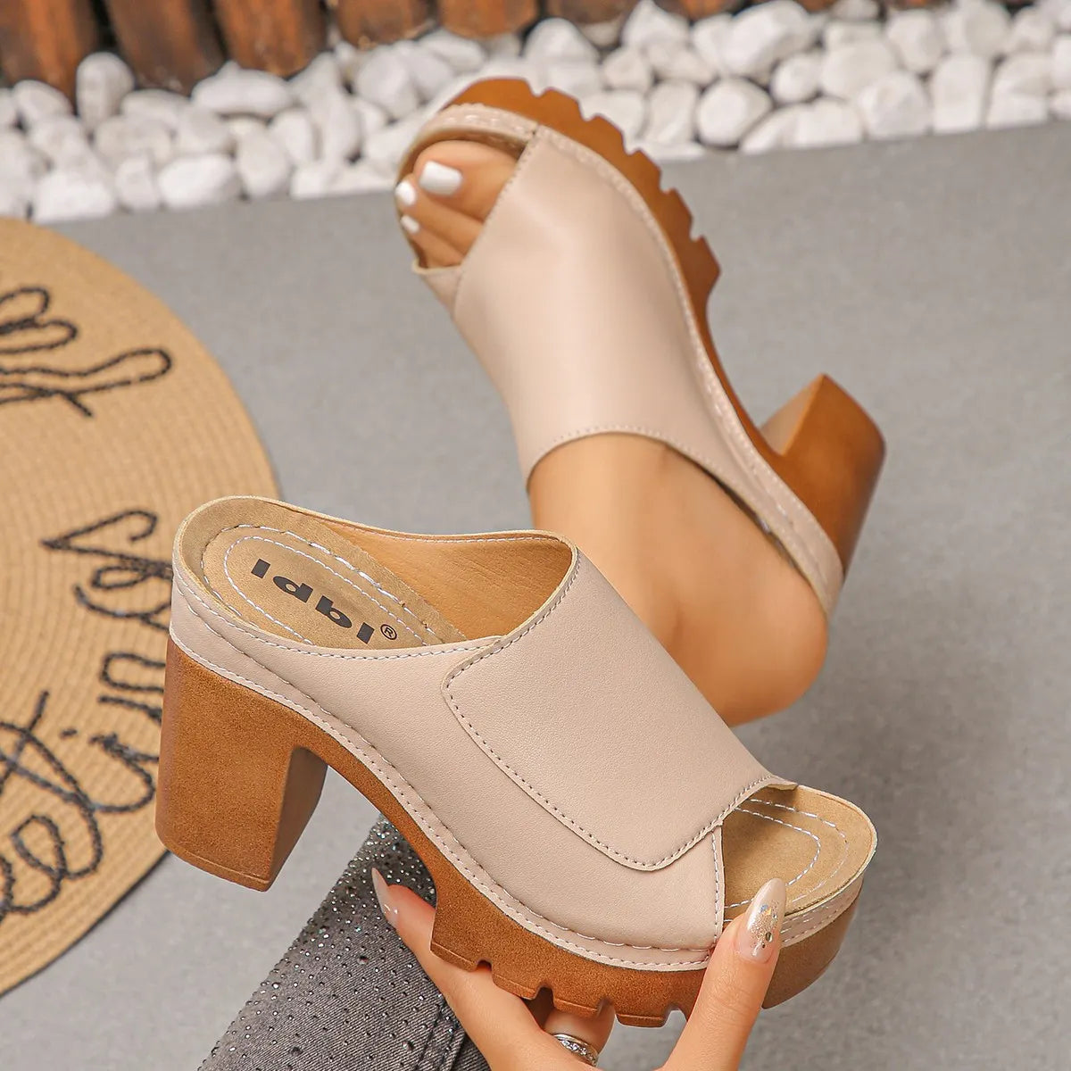 Chunky | Triple-Arch Orthotic Cushioning, Posture-Aligning Wedge Platform