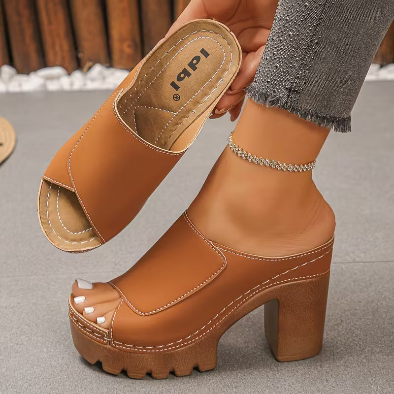 Chunky | Triple-Arch Orthotic Cushioning, Posture-Aligning Wedge Platform