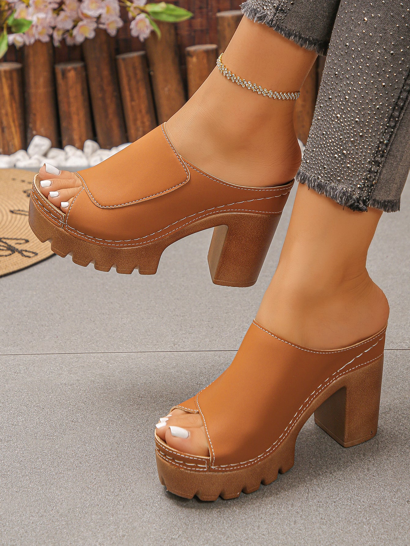 Chunky | Triple-Arch Orthotic Cushioning, Posture-Aligning Wedge Platform